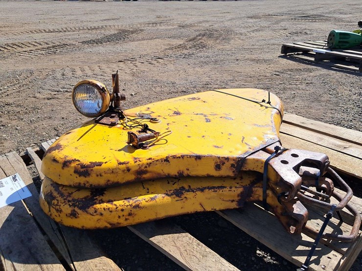 (2)-john-deere-rear-fenders-image-3