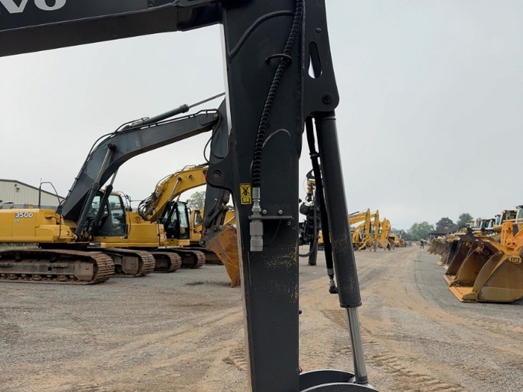 2023-volvo-ecr50f-mini-excavator-image-10
