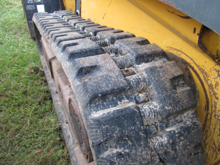 deere-323e-image-5