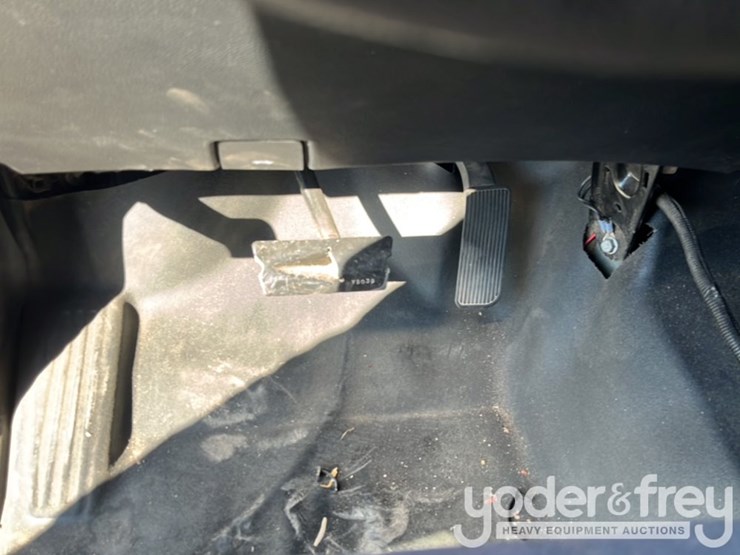 2015-chevrolet-tahoe-image-17