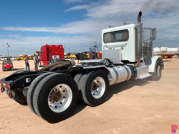 2012-peterbilt-367-image-4