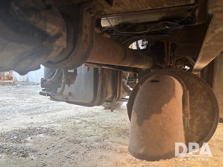 ford-l8000-image-35