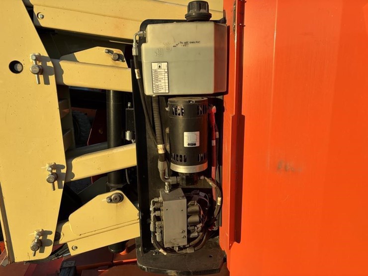 2016-jlg-e300ajp-image-20