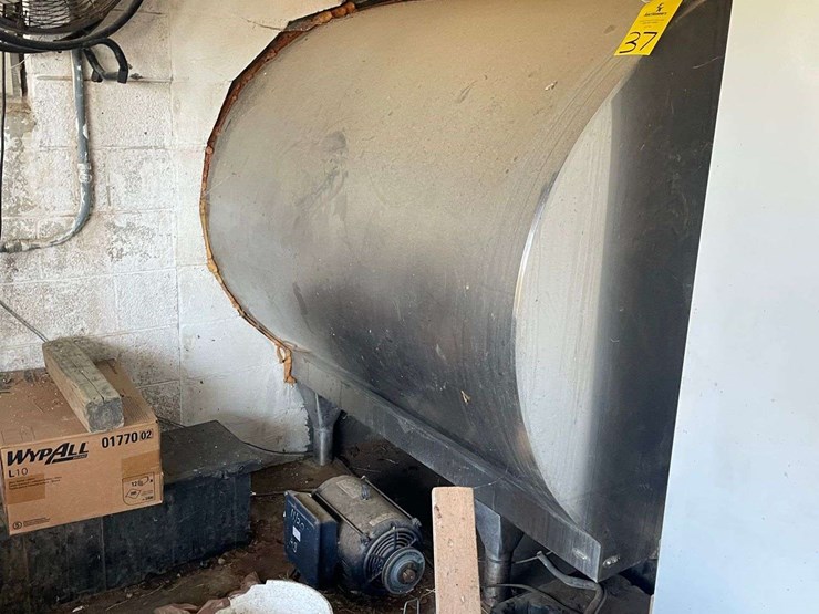 mueller-2000-gallon-milk-tank-image-3