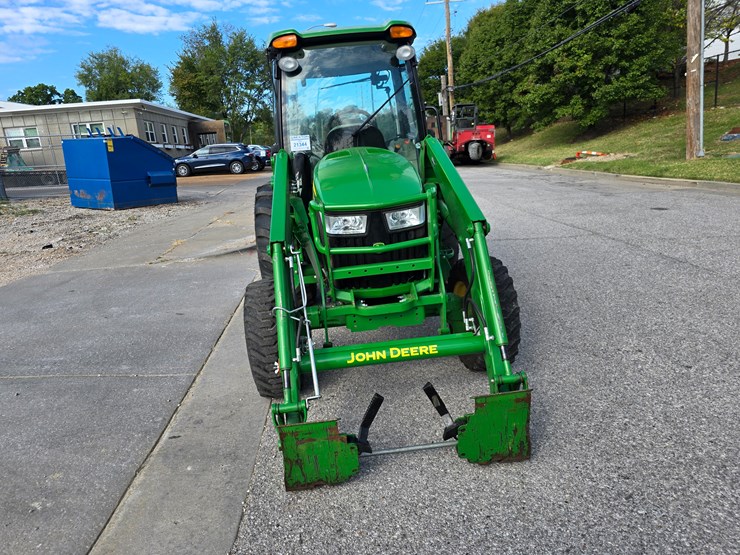 john-deere-4044r-image-33