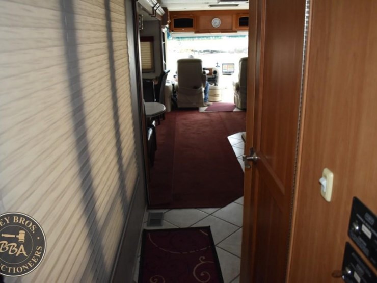 2006-thor-motor-coach-mandalay-40e-38083-image-94