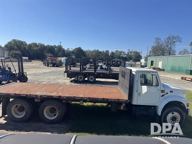 2001-ihc-4900-flatbed-truck-(pz13941,-unit-75804)-image-3