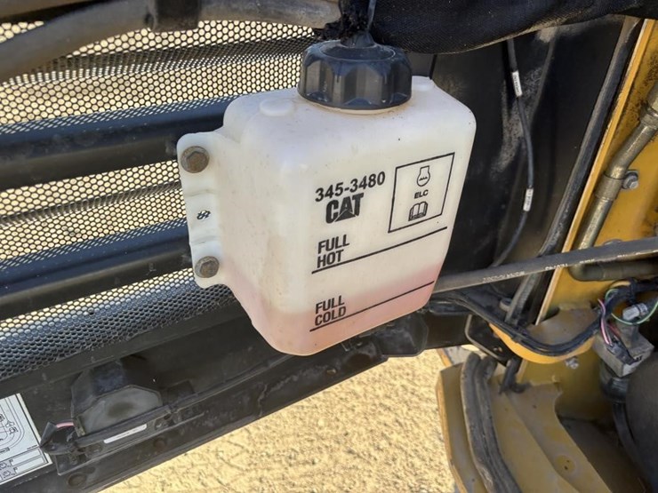 2016-caterpillar-299d2-xhp-image-41