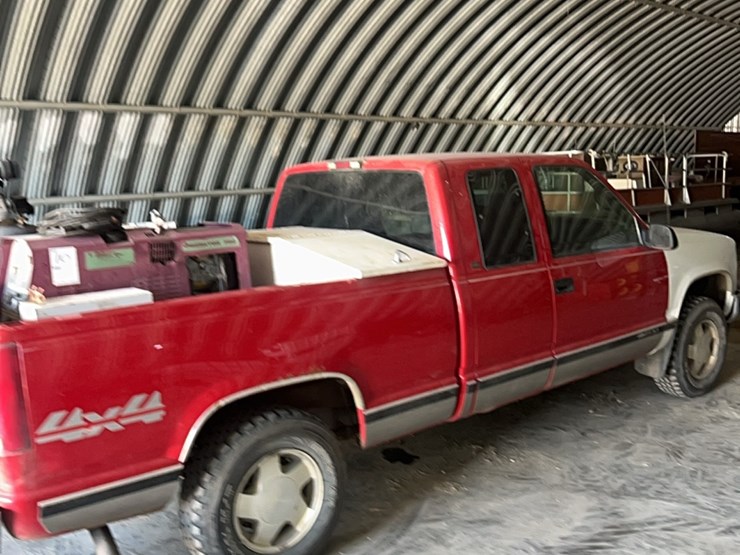 1998-chevrolet-half-ton-four-wheel-drive-pick-up,￼-showing-254,000-miles,-used-for-farm-service-pick-up,-works-great-image-3