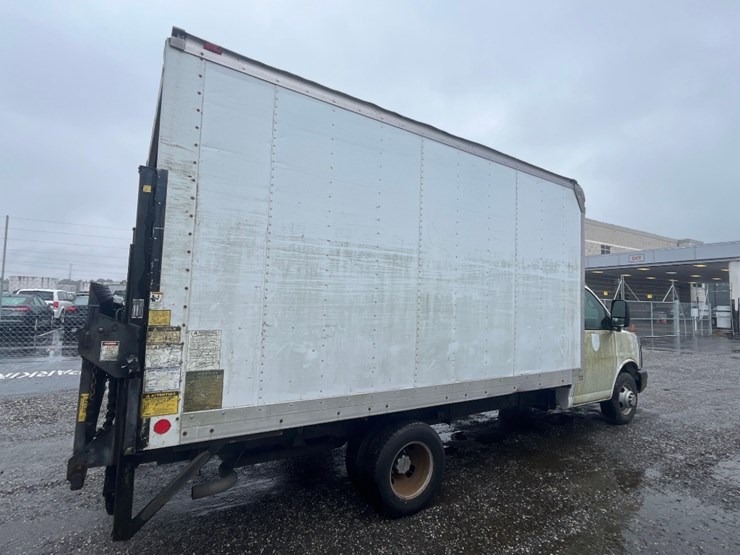 2006-chevrolet-14'-box-truck-image-3