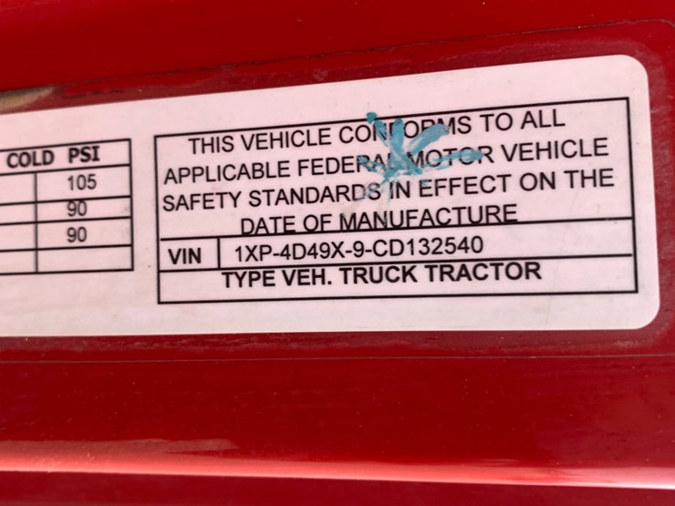 2012-peterbilt-587-image-13