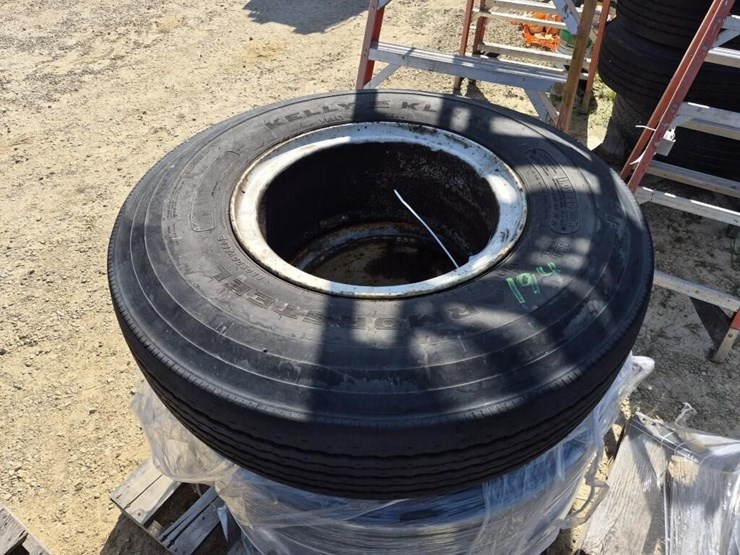 semi-truck-tires-image-1