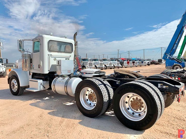 2012-peterbilt-367-image-2