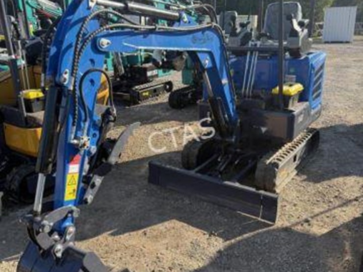 #66-•-mini-excavator--kubota-diesel-w/-expandable-tracks-image-1