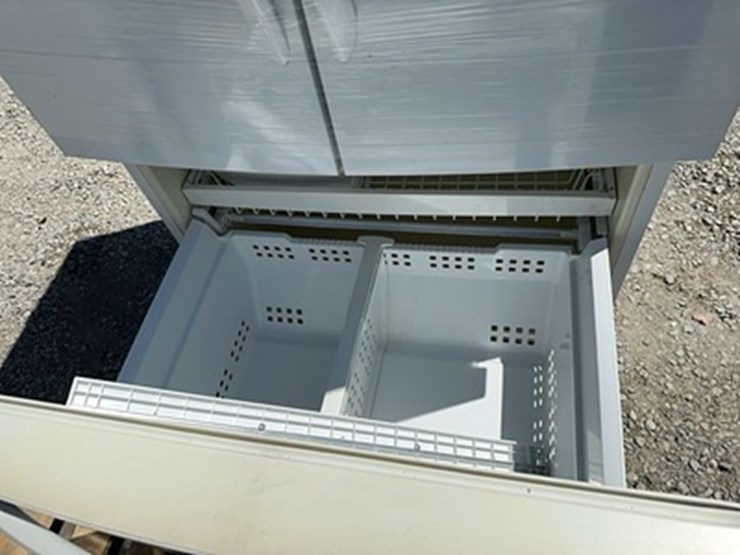 lot#-606-frigidaire-refrigerator-image-2