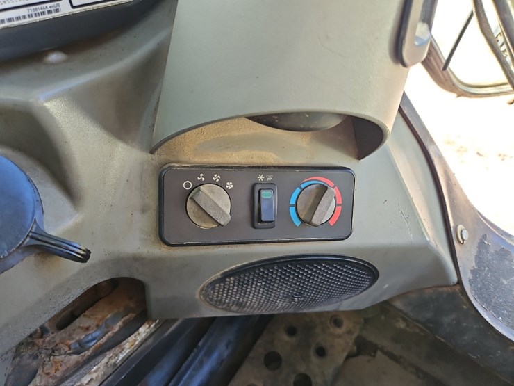 2011-bobcat-t770-image-20