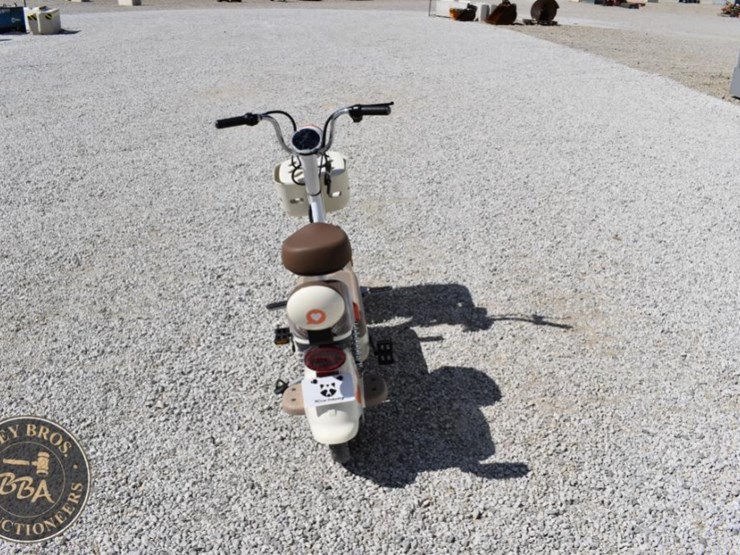 electric-scooter-with-front-basket-and-rear-seat-image-5