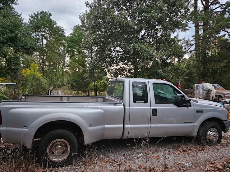 #684-•-1999-f350-dually-image-2