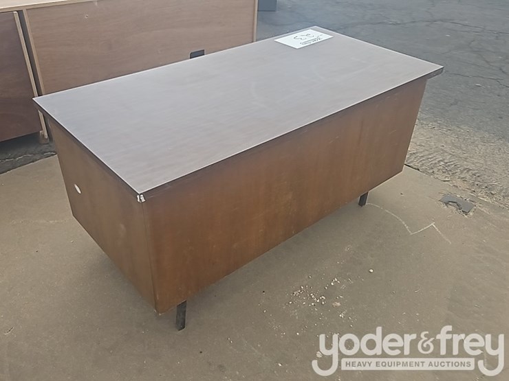 office-desk-image-2