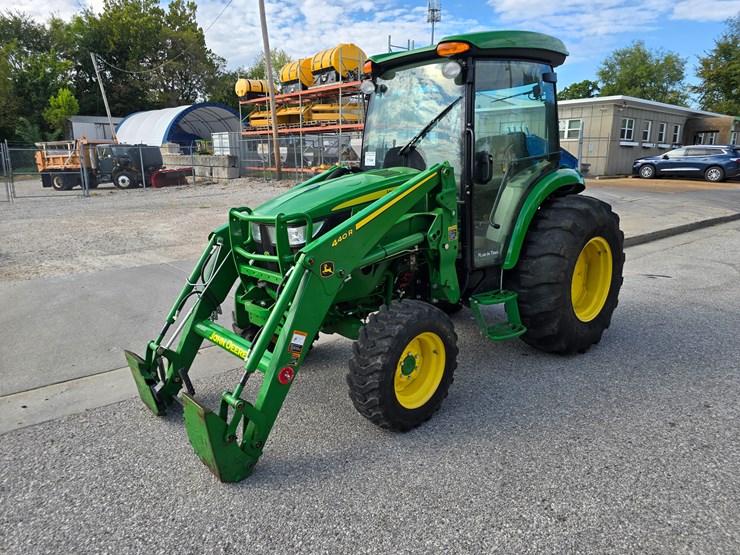 john-deere-4044r-image-3