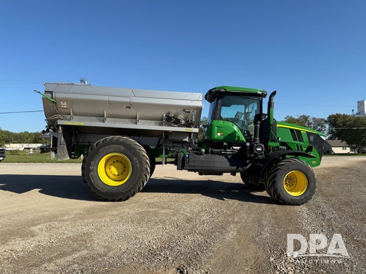 2023-john-deere-800r-image-6