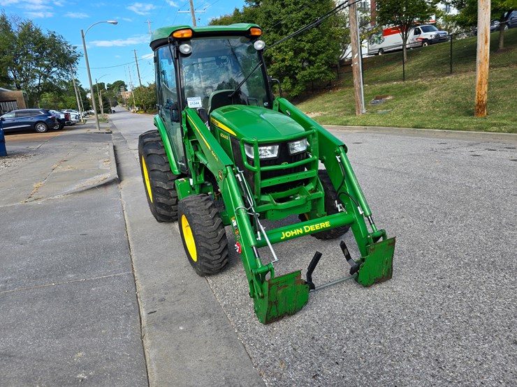 john-deere-4044r-image-32