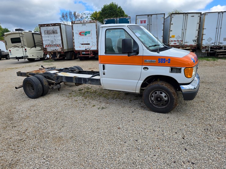 2006-ford-e450-image-22