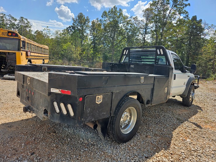 2005-ford-f550-image-15
