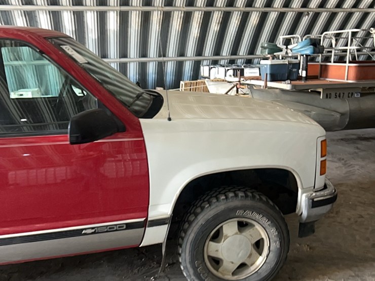 1998-chevrolet-half-ton-four-wheel-drive-pick-up,￼-showing-254,000-miles,-used-for-farm-service-pick-up,-works-great-image-9