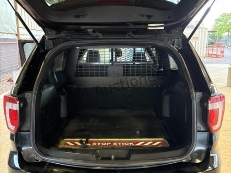 2017-ford-explorer-image-10