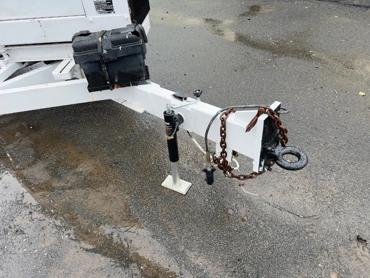 altec-tow-behind-wood-chipper-image-8