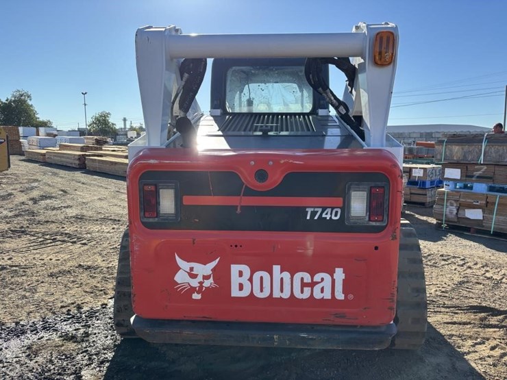 2022-bobcat-t740-image-8