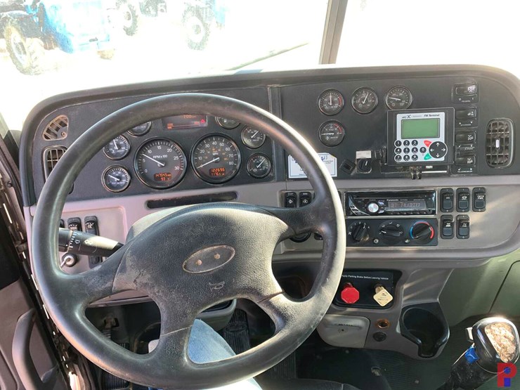 2012-peterbilt-367-image-9
