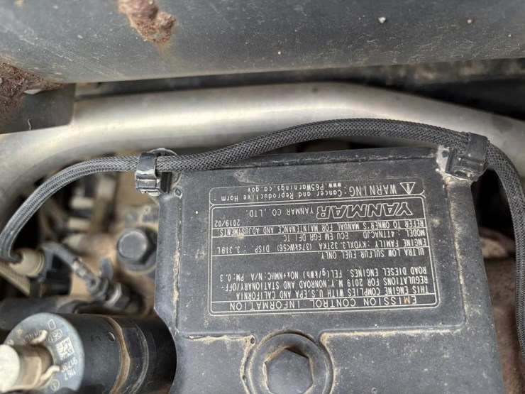 2019-deere-210l-image-47