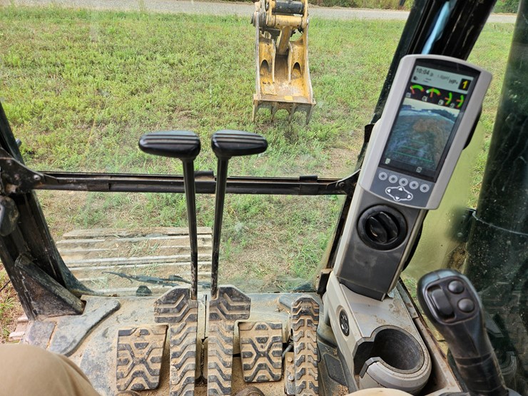 2017-caterpillar-336f-image-65