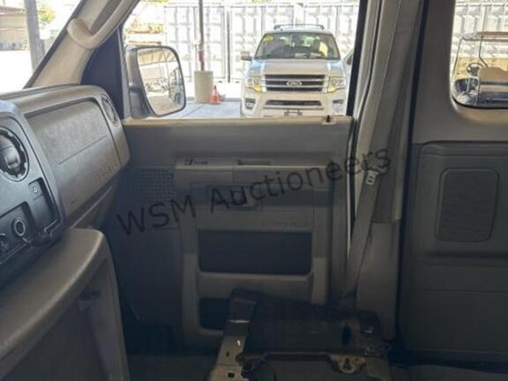 2009-ford-e350-image-22