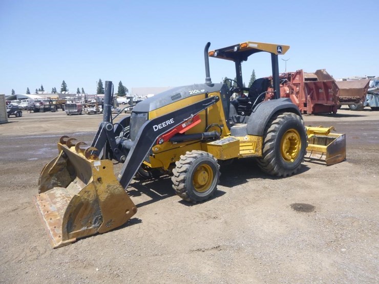 2021-deere-210l-image-1