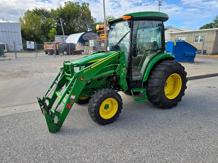 john-deere-4044r-image-4