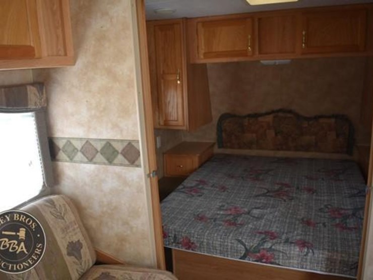 2004-keystone-rv-co-hornet-sport-27bs-38101-image-19