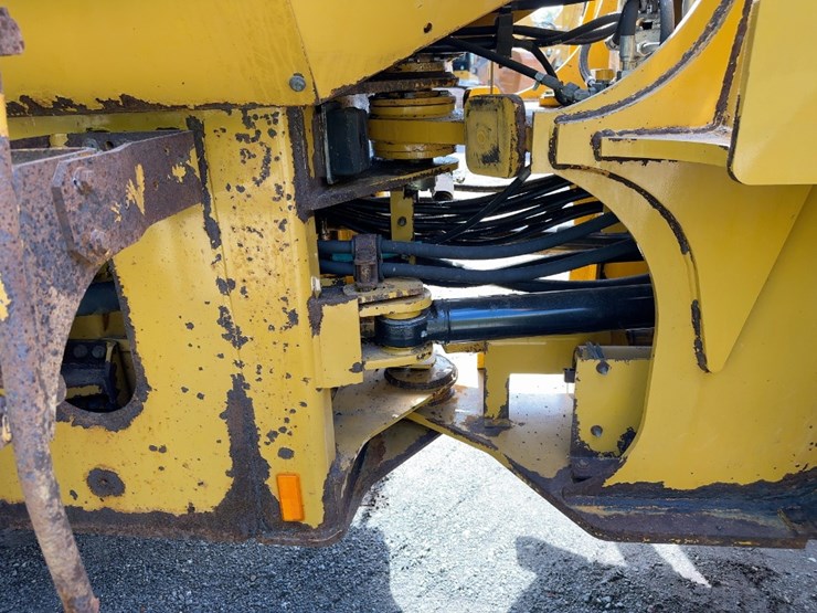 2008-caterpillar-928hz-image-18