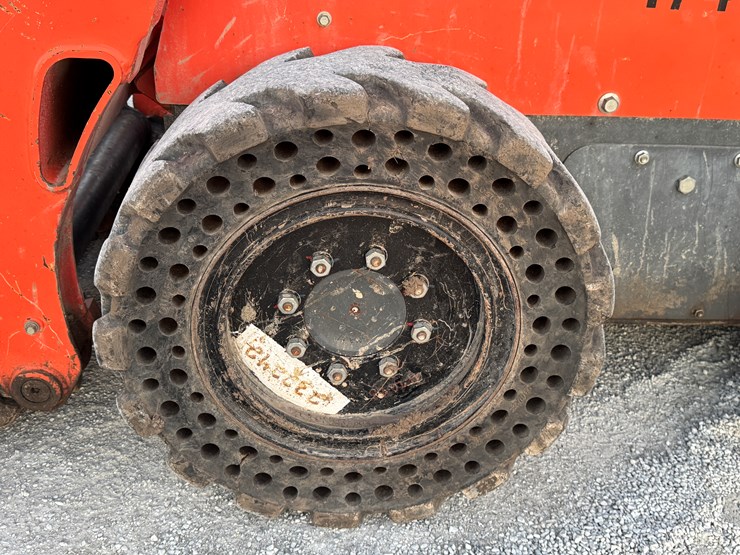 kubota-ssv65-image-18