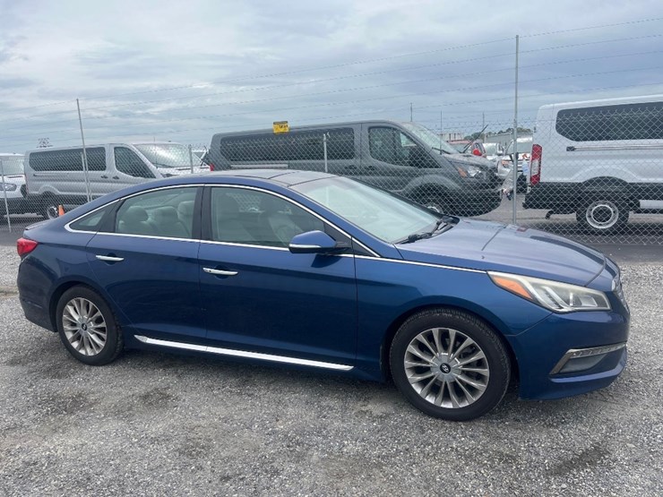 2015-hyundai-sonata-limited-sedan-image-4