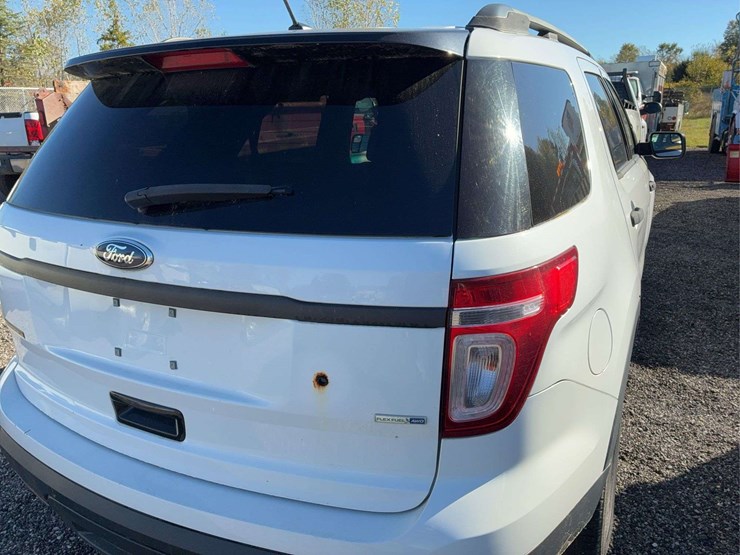 2014-ford-explorer-image-13
