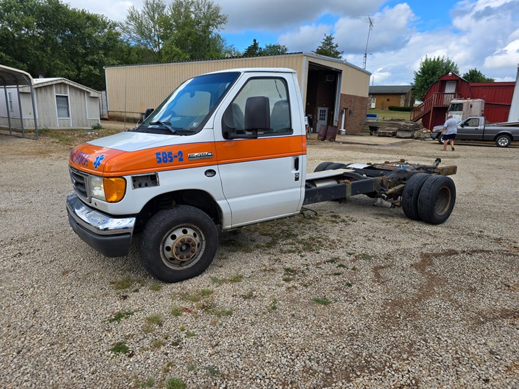 2006-ford-e450-image-3
