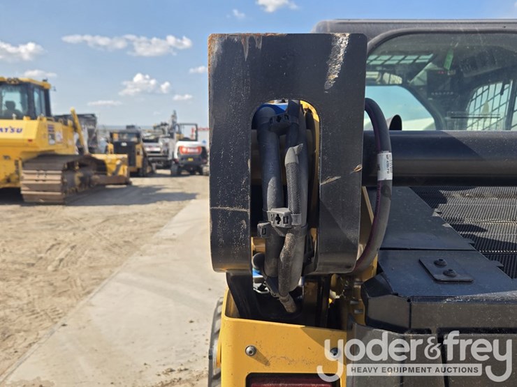2016-caterpillar-232d-image-21