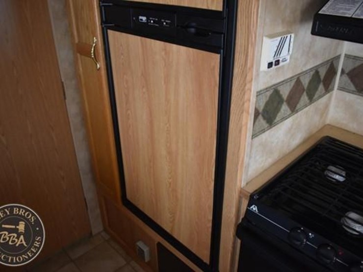 2004-keystone-rv-co-hornet-sport-27bs-38101-image-27
