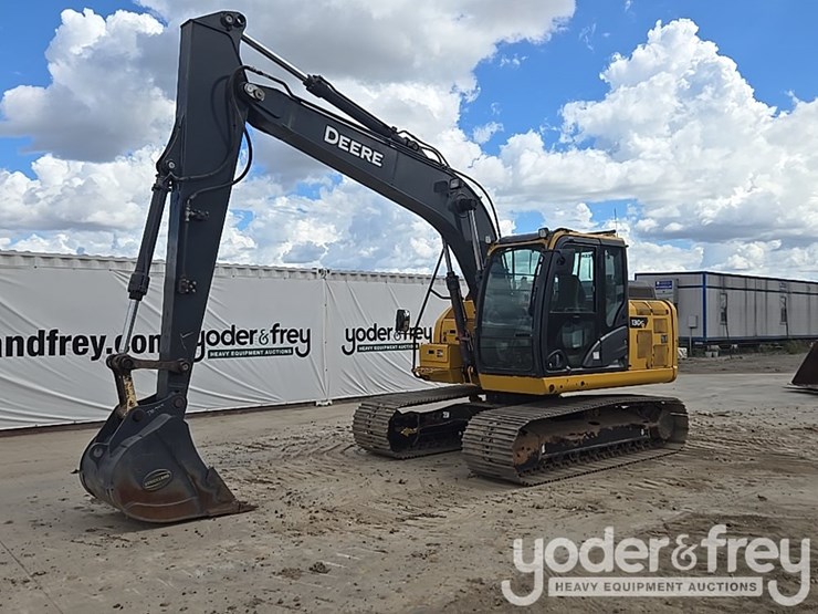 2022-deere-130g-image-1