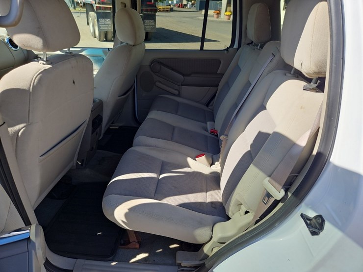 2007-ford-explorer-xlt-image-14