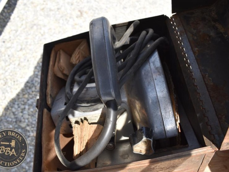 craftsman-water-pump-engine,-gasoline,-with-metal-box-and-hose-image-3