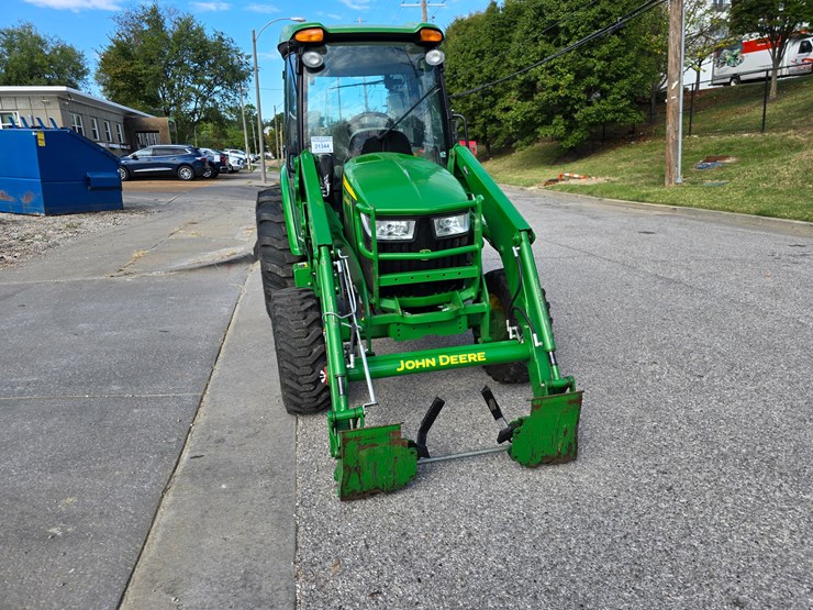 john-deere-4044r-image-31